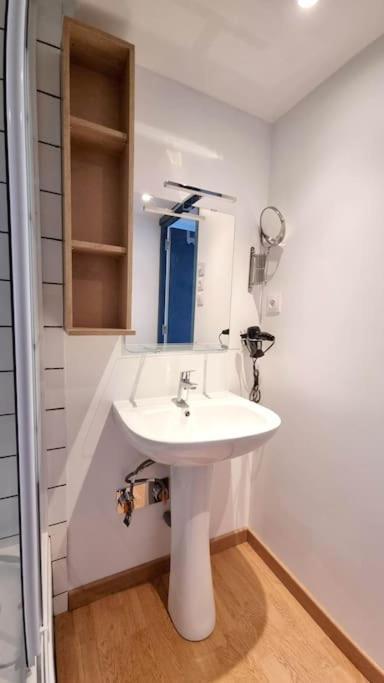 Studio En Rez De Jardin Avec Terrasse Privee - Le Petit Chateau Avesnois - Tv - Wifi - Logement Complet Avesnes-sur-Helpe ภายนอก รูปภาพ