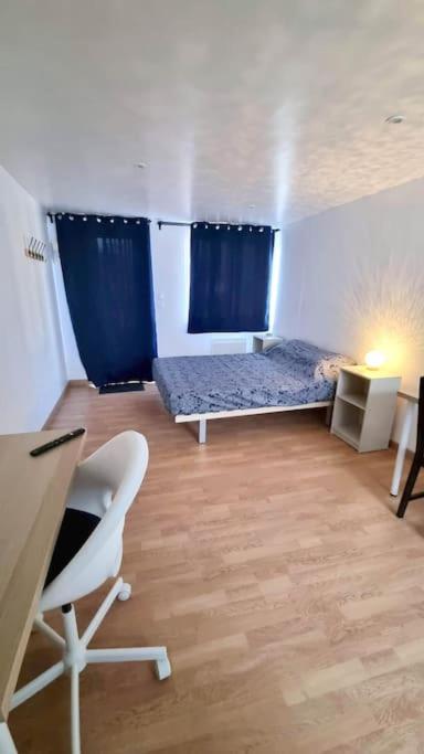 Studio En Rez De Jardin Avec Terrasse Privee - Le Petit Chateau Avesnois - Tv - Wifi - Logement Complet Avesnes-sur-Helpe ภายนอก รูปภาพ
